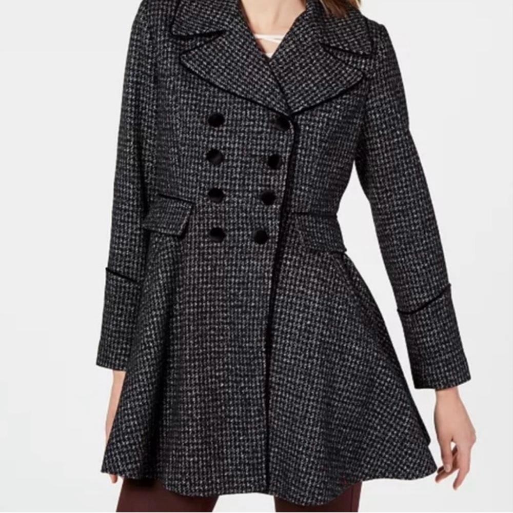 Guess Velvet-Trim Double-Breasted Skirted Plaid
Coat size XXL NWOT